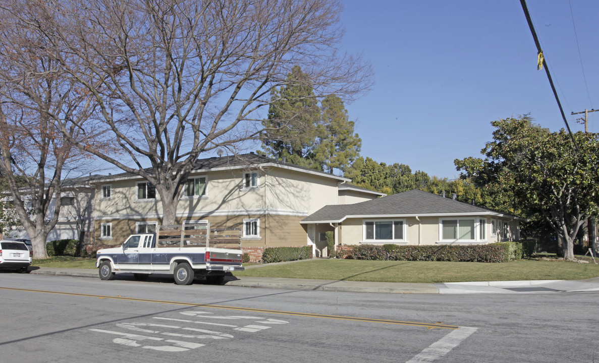 1203 W Mckinley Ave in Sunnyvale, CA - Building Photo