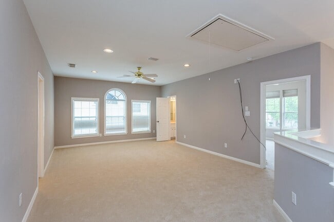 property at 4611 Oakdale St