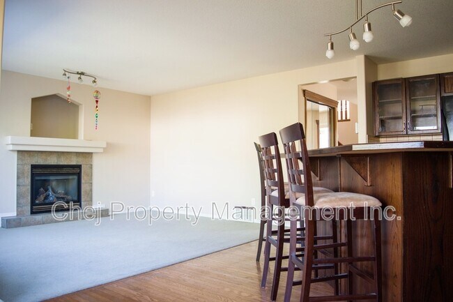 4314 McMullen Way SW in Edmonton, AB - Building Photo - Building Photo