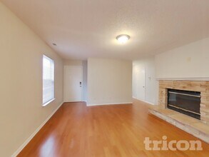 11811 Wapiti Way in Noblesville, IN - Foto de edificio - Building Photo