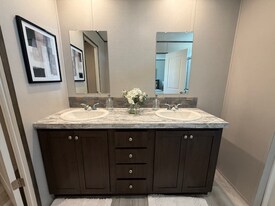 15966 S Flores Rd in San Antonio, TX - Building Photo