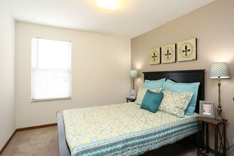 Town & Country Apartments in Urbana, IL - Building Photo - Building Photo