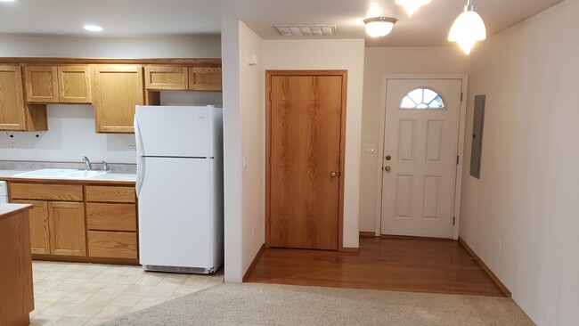 303 NW E St, Unit Apt. B
