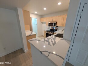 1880 E Morten Ave in Phoenix, AZ - Foto de edificio - Building Photo