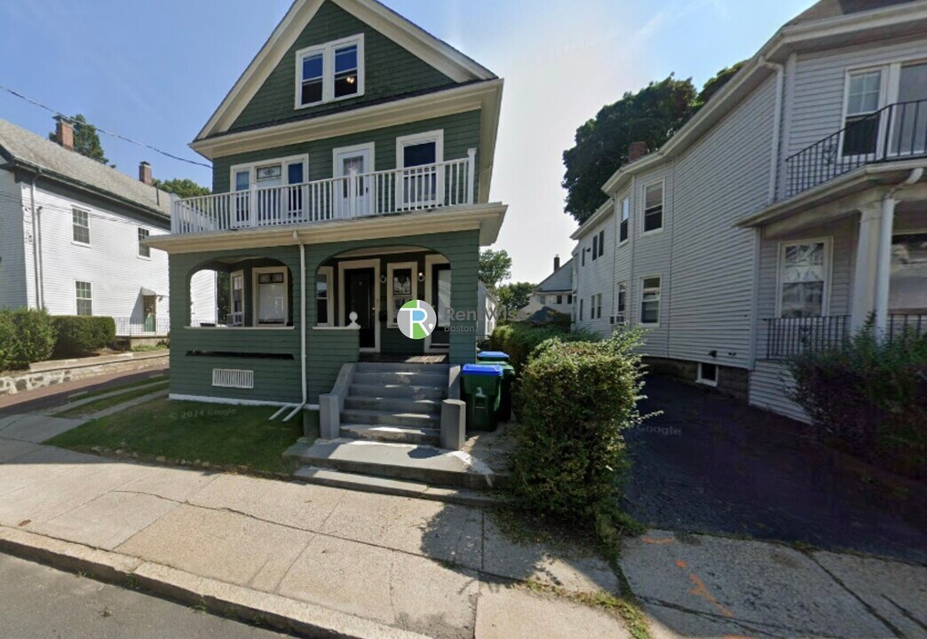 32 George St in Medford, MA - Building Photo