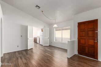 7331 W Paradise Dr in Peoria, AZ - Building Photo - Building Photo