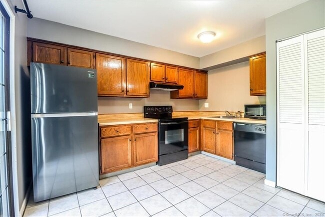 173 Aspetuck Vlg in New Milford, CT - Building Photo - Building Photo
