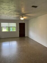 1504 Golden Ct in New Smyrna Beach, FL - Foto de edificio - Building Photo