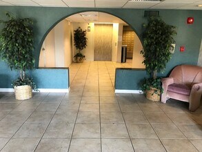 7211 Cozycroft Ave, Unit 49 in Winnetka, CA - Building Photo - Building Photo