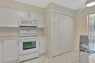 260 NW 76th Ave in Margate, FL - Building Photo - Building Photo