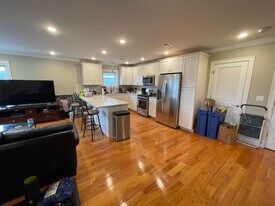 116 Holland St, Unit 2 in Somerville, MA - Building Photo