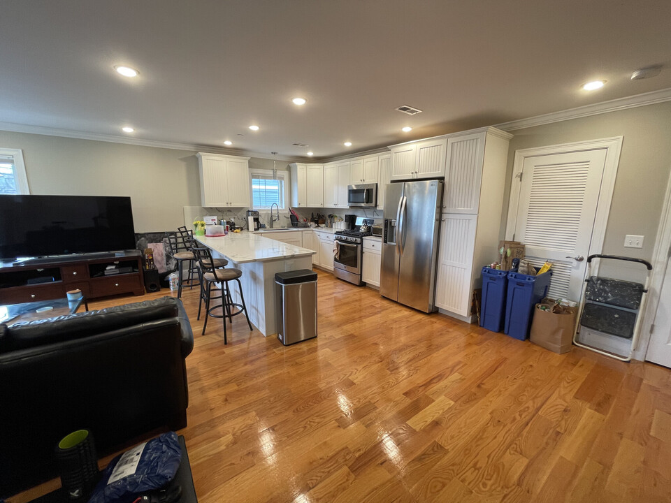 116 Holland St, Unit 2 in Somerville, MA - Foto de edificio
