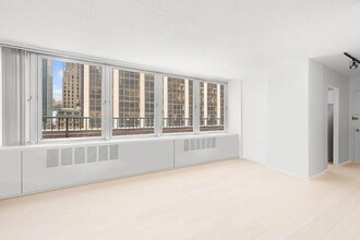 130 Water St in New York, NY - Building Photo - Building Photo