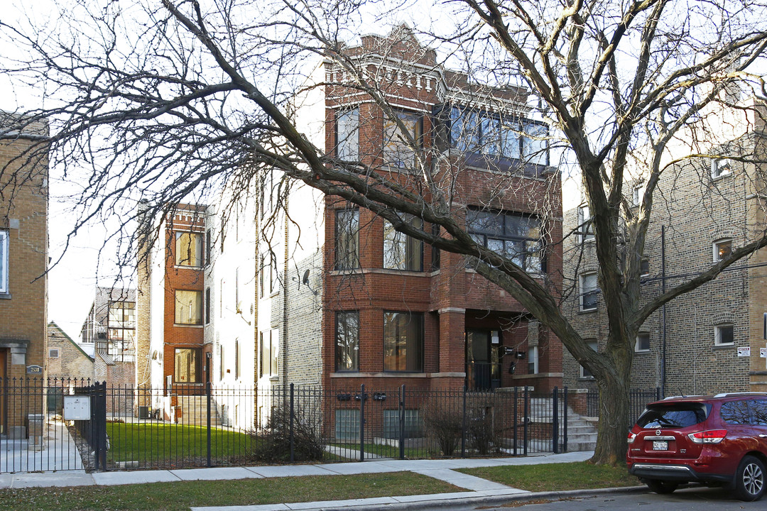 2544 N Harding Ave in Chicago, IL - Building Photo