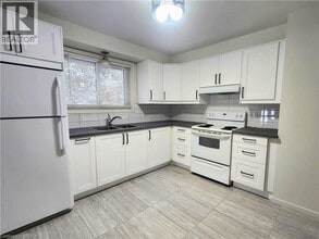 131 Baldwin Ave in Brantford, ON - Building Photo - Building Photo