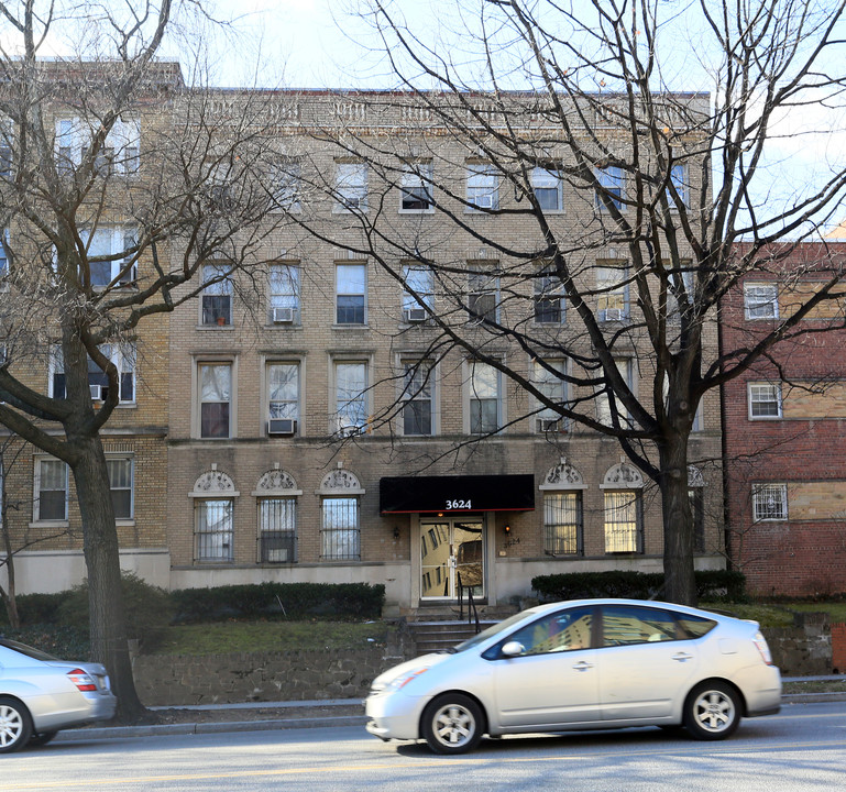 3624 Connecticut Ave NW in Washington, DC - Building Photo