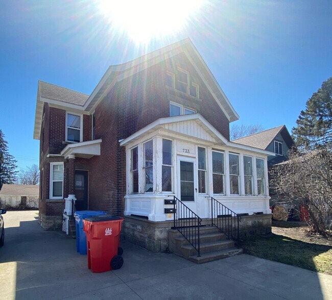 733 W 5th St Rentals in Winona, MN
