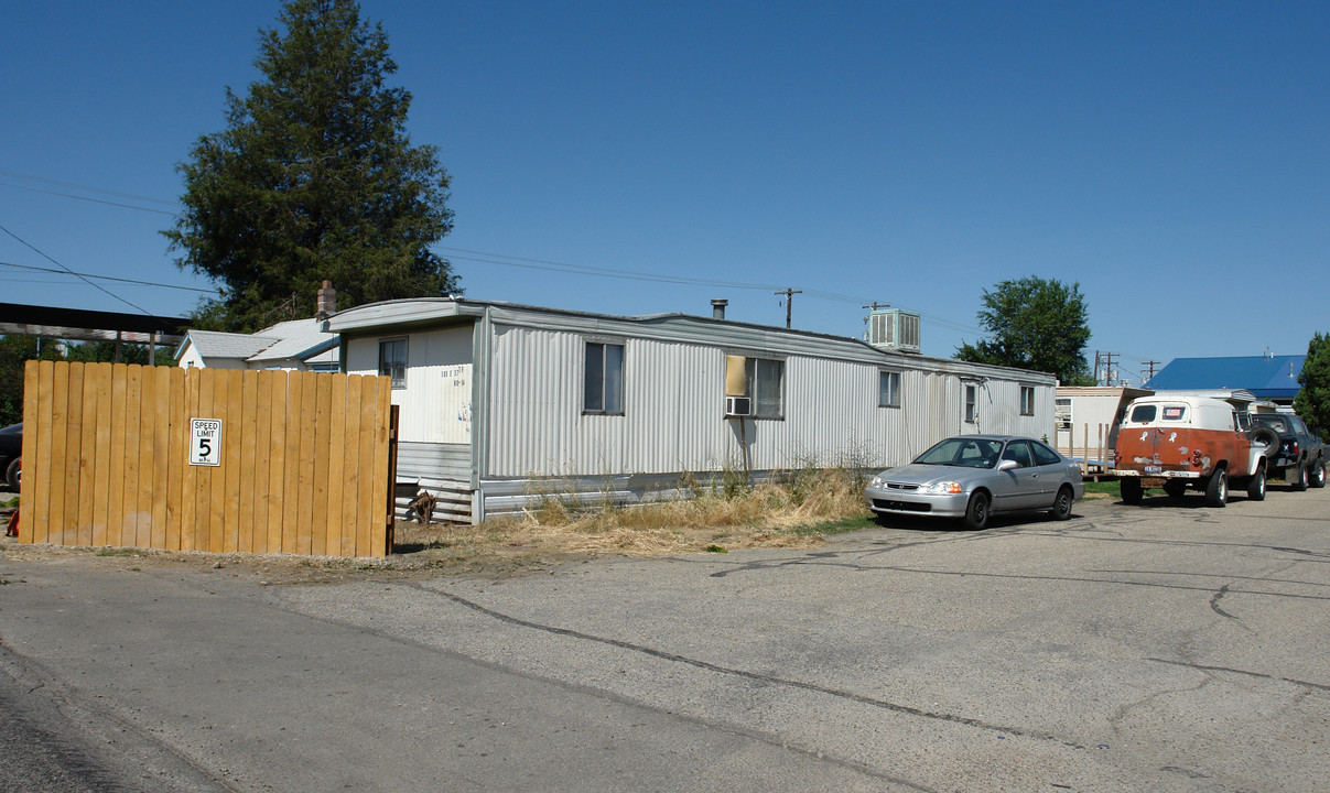 106 E 37th St in Garden City, ID - Foto de edificio