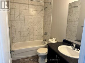 9 Washburn Path in Courtice, ON - Building Photo - Building Photo