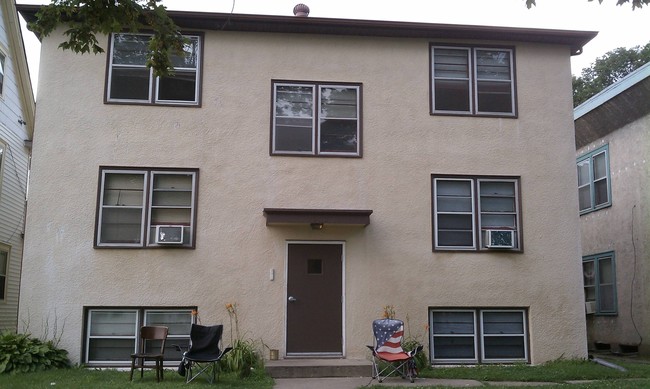2932 30th Ave S in Minneapolis, MN - Foto de edificio - Building Photo