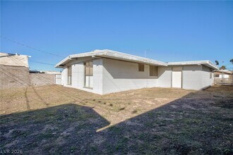 232 Hillcrest Dr in Henderson, NV - Foto de edificio - Building Photo