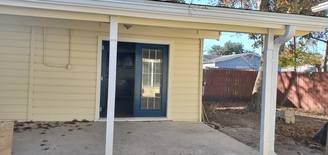 1934 McKinley Ave, Unit B in San Antonio, TX - Foto de edificio - Building Photo