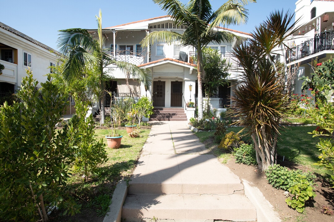 1723 Winona Blvd, Unit 1723 in Los Angeles, CA - Building Photo