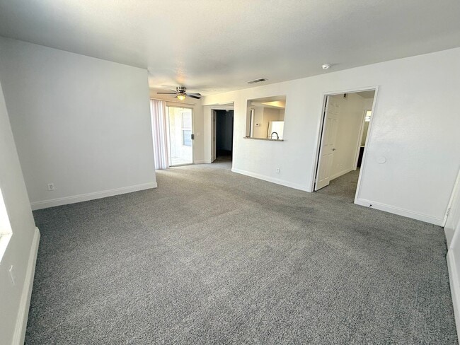 6800 E Lake Mead Blvd in Las Vegas, NV - Building Photo - Building Photo