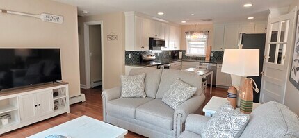 24 W Shore Dr in Old Saybrook, CT - Building Photo - Building Photo