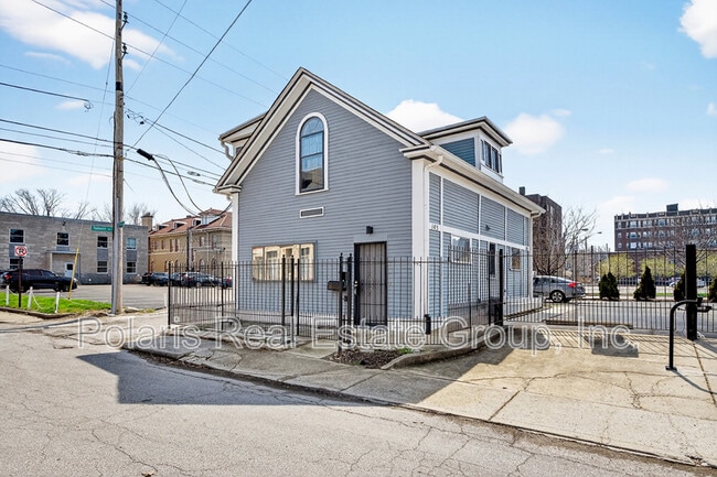 145 E 14th St in Indianapolis, IN - Foto de edificio - Building Photo
