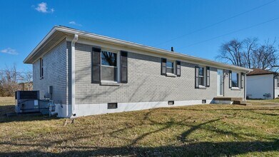204 Greer Dr in Springfield, TN - Building Photo - Building Photo