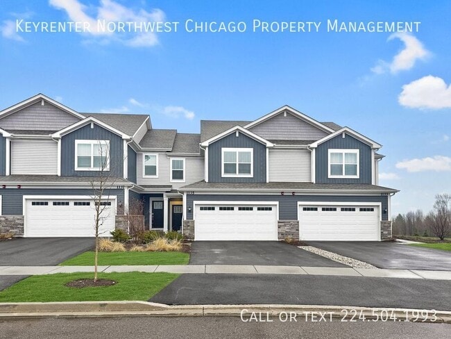 1135 White Oak Cir in Crystal Lake, IL - Building Photo - Building Photo