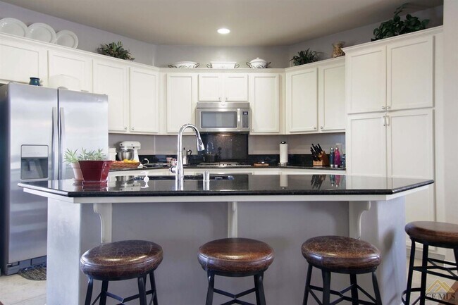 1909 Delacorte Dr in Bakersfield, CA - Building Photo - Building Photo