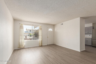 2434 E Maryland Dr in Tempe, AZ - Building Photo - Building Photo