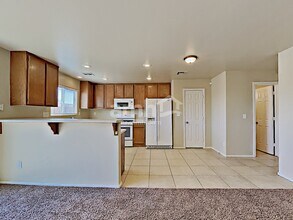 7920 Storyland St in Las Vegas, NV - Building Photo - Building Photo