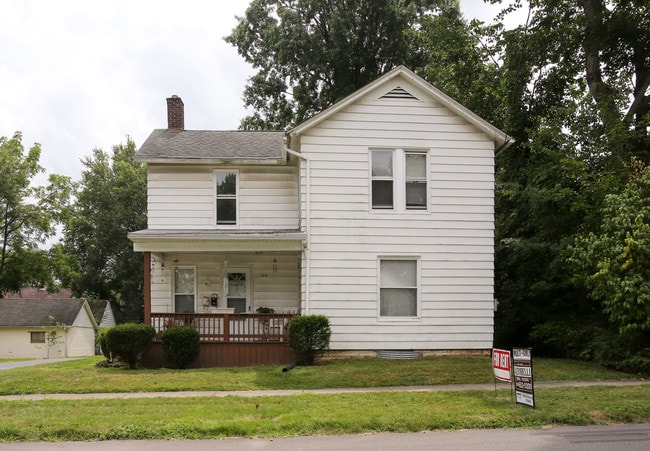 209 W 3rd St in Niles, OH - Foto de edificio - Building Photo