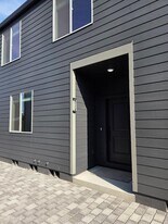 2716 SE Lyon St in Albany, OR - Building Photo