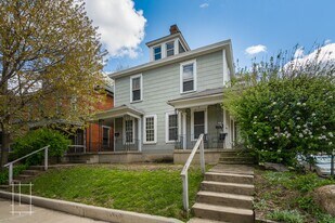 860-862-862 Dennison Ave in Columbus, OH - Building Photo