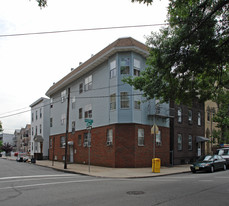 94 Pulaski St Apartments