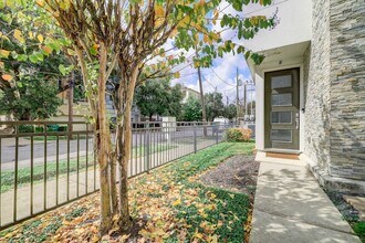 5622 Kiam St in Houston, TX - Foto de edificio - Building Photo