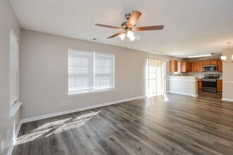 577 Arbor Ridge Dr in Stone Mountain, GA - Foto de edificio - Building Photo