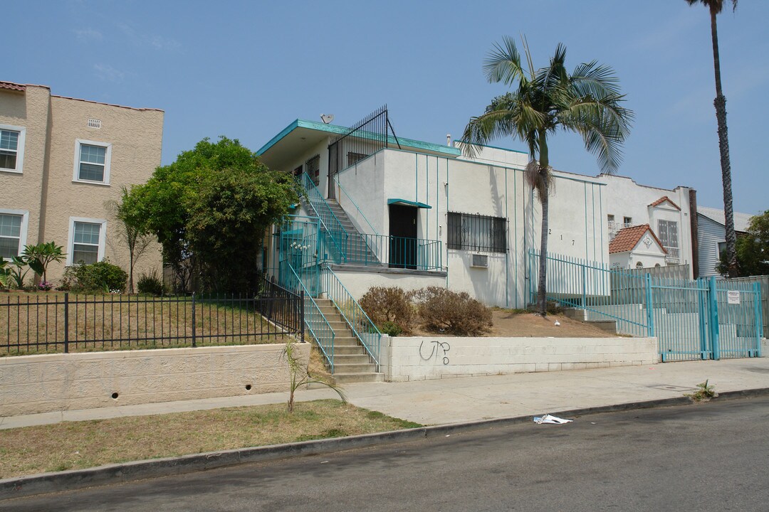 217 S Carondelet St in Los Angeles, CA - Building Photo