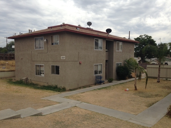 1317 Bernard St in Bakersfield, CA - Foto de edificio