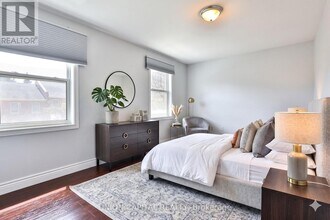 8 Mallingham Ct in Toronto, ON - Building Photo - Building Photo