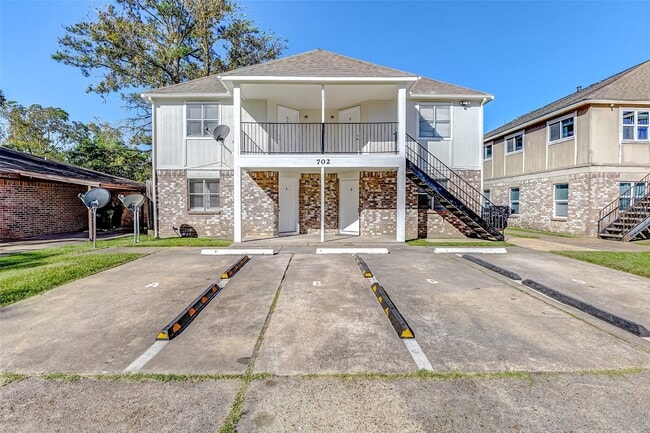 702 Lyle W Ave in Cleveland, TX - Building Photo - Building Photo