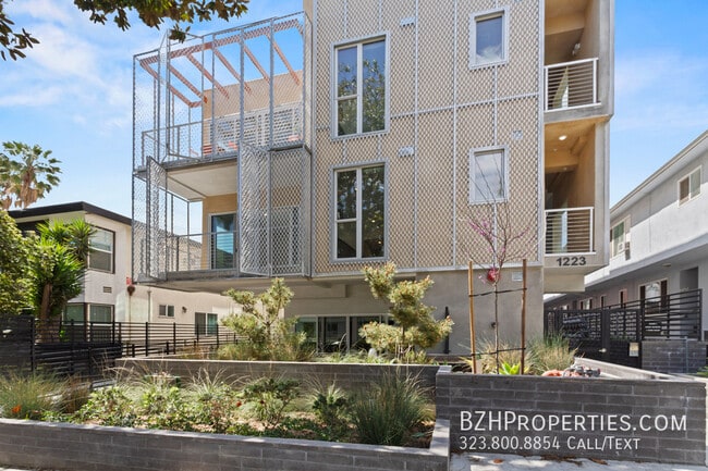 property at 1223 Hayworth Ave