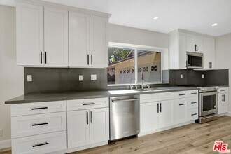 23153 Gonzales Dr in Los Angeles, CA - Building Photo - Building Photo