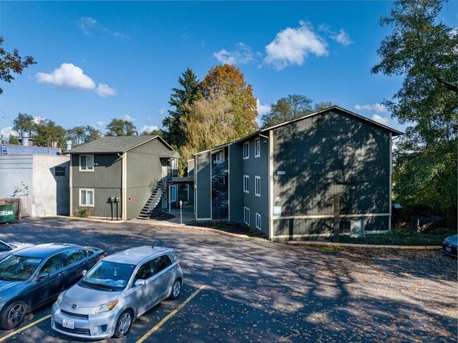 8332 SW 21st Ave in Portland, OR - Building Photo - Building Photo