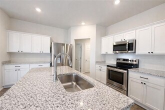 208 W Laurel Ave in Rogers, AR - Building Photo - Building Photo