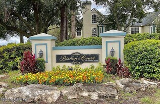 13703 Richmond Park Dr N in Jacksonville, FL - Building Photo